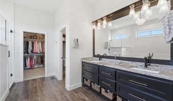 4261 Lakeshore Dr, Basehor, KS 66007