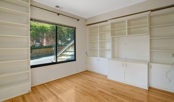 203 W GLENDALE Ave, Alexandria, VA 22301