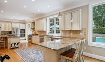 10813 LOCKLAND Rd, Potomac, MD 20854