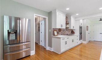 3774 Hunters Chase Ct, Peachtree Corners, GA 30096