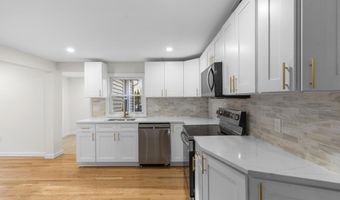 117 W Chippen Hill Rd, Burlington, CT 06013