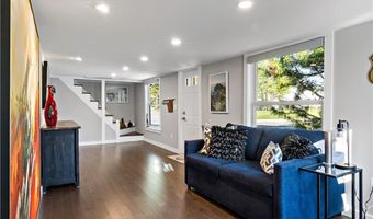 166 New Meadow Rd, Barrington, RI 02806