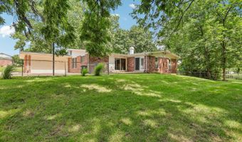 318 Algonquin Dr, Ballwin, MO 63011