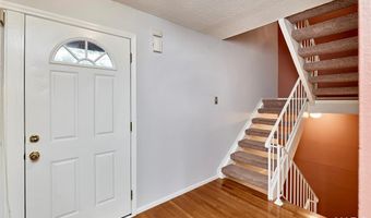 221 Braeshire Dr A, Ballwin, MO 63021