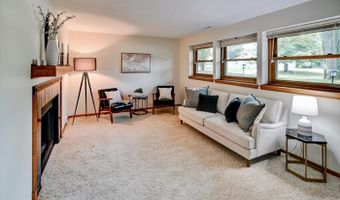 5514 Meadowood Dr, Fitchburg, WI 53711