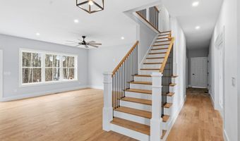 14 Stacey Ln 2, Chester, NH 03036