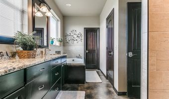 3918 S 4th St, Chickasha, OK 73018