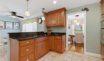 27 Old Meadow Ln, Cumberland, RI 02864