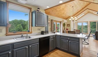 405 Old W Rd, Arlington, VT 05250