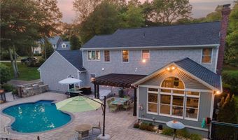 36 Beauchamp Dr, North Kingstown, RI 02874