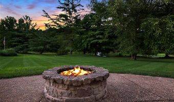 924 Forest Lake Ct, Ballwin, MO 63021