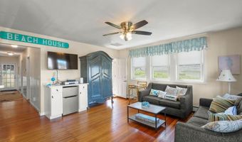 45 Crescent Rd, Middletown, RI 02842