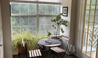 5924 FOUNDERS HILL Dr 302, Alexandria, VA 22310