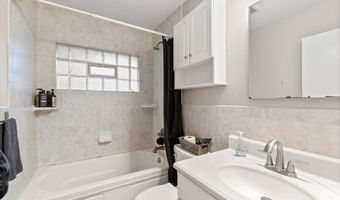 1015 N Maple Rd, Ann Arbor, MI 48103