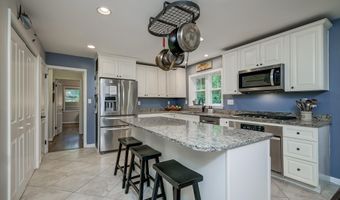 7016 WILSON Ln, Bethesda, MD 20817