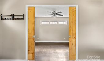 24 Ian River Dr, Asheville, NC 28806