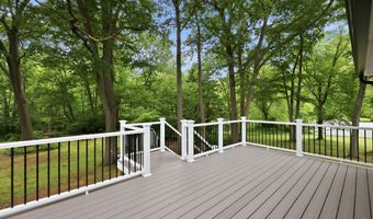 445 Lincoln Dr, Cheshire, CT 06410