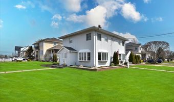 9 Cabot Rd W, Massapequa, NY 11758
