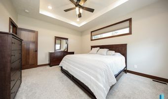 1604 W River Bend St, Brandon, SD 57005