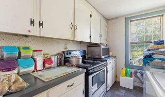 60 Chaplin St, Chaplin, CT 06235