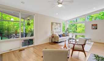 7413 REBECCA Dr, Alexandria, VA 22307