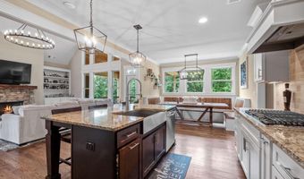 5340 Retreat Dr, Flowery Branch, GA 30542