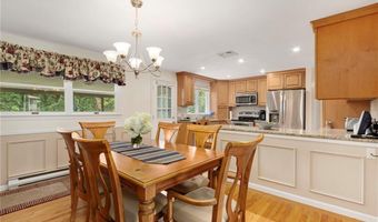 68 Birchwood Dr, Narragansett, RI 02882