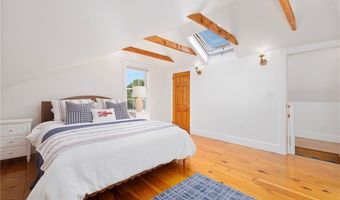 5 Tews Ct, Newport, RI 02840