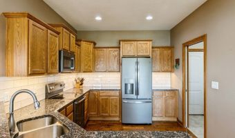 3205 Fieldstone Ct SE, Altoona, IA 50009