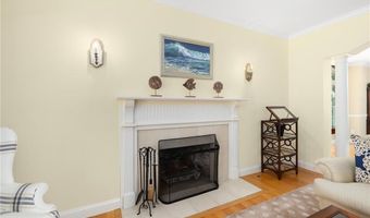 4 Brookfield Ct, East Greenwich, RI 02818