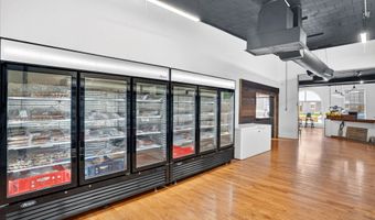 33 W Olive St, Aurora, MO 65605