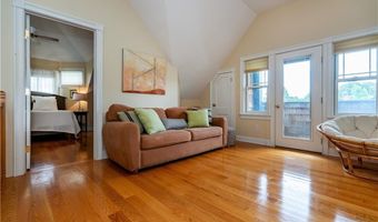 7 Gibson Ave, Narragansett, RI 02882