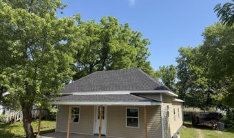 305 E Rock St, Aurora, MO 65605