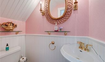 83 John St, Newport, RI 02840