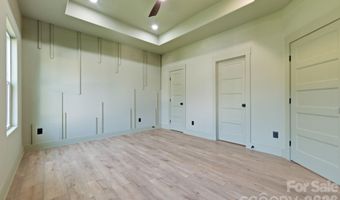 1033 Martin Luther King Jr Dr, Albemarle, NC 28001