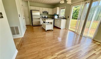 125 Goldenrod Dr, Middletown, RI 02842