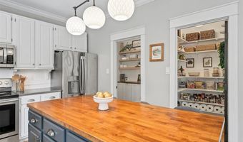 1716 Timber Ridge Estates Dr, Ballwin, MO 63011