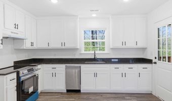 317 Creekside Dr, Albertville, AL 35950