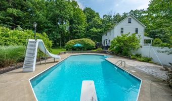 15 Tanglewood Dr, Andover, NJ 07848