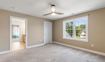 8 Lyn Ct, Cumberland, RI 02864