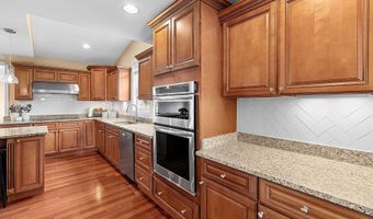 6932 ALPINE Dr, Annandale, VA 22003