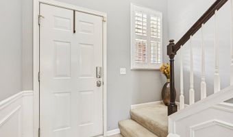 564 Woods Creek Ln, Algonquin, IL 60102