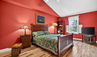 284 Shore Dr, Branford, CT 06405