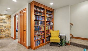 505 N Pasque Flower Trl, Brandon, SD 57005