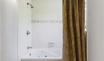 32 Briarwood Rd, Lincoln, RI 02865