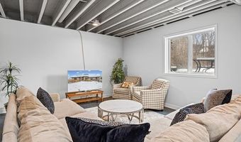 3520 Blue Heron Ct, Ann Arbor, MI 48198