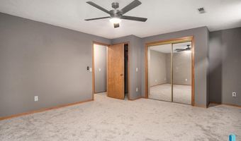1601 E Keystone Dr, Brandon, SD 57005