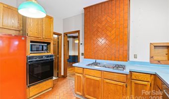 32 Delano Rd, Asheville, NC 28805