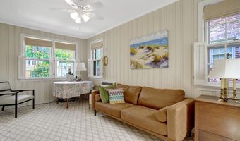 1114 N HARRISON St, Arlington, VA 22205