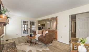 716 Reinke Rd, Ballwin, MO 63021